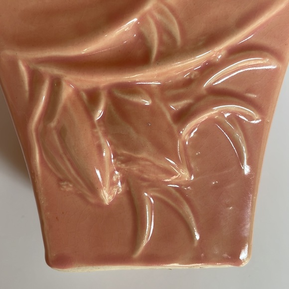 1940’s McCoy Lily Bud Pottery Planter - Picture 2 of 7